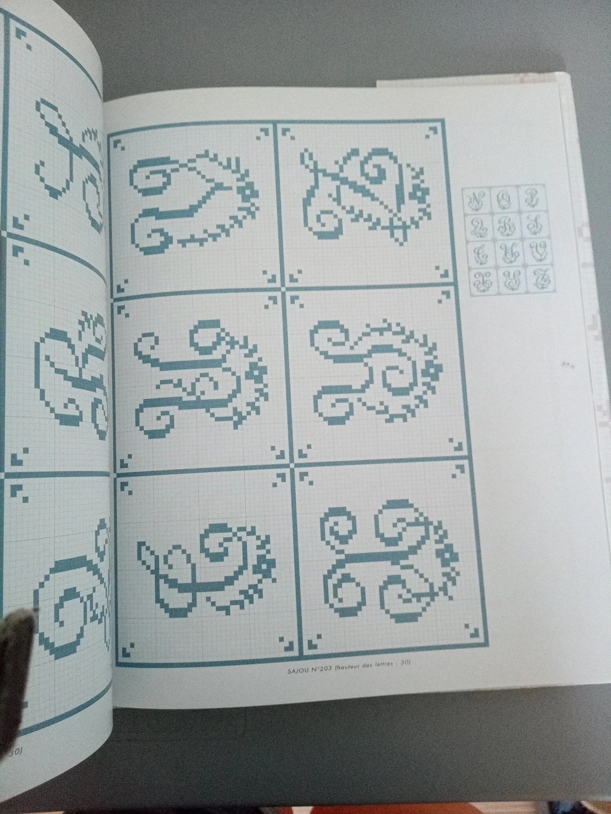 Boek "Alphabets Anciens à broder au point de croix" - Véronique Maillard – photo 4
